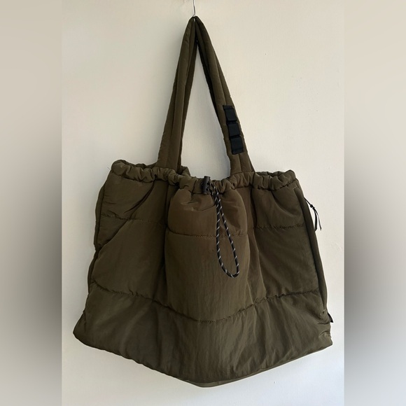 FP Movement Cool and Cozy Tote🔥 - Picture 4 of 16